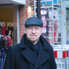 Porträt Burkhard Spinnen in der Fußgängerzone